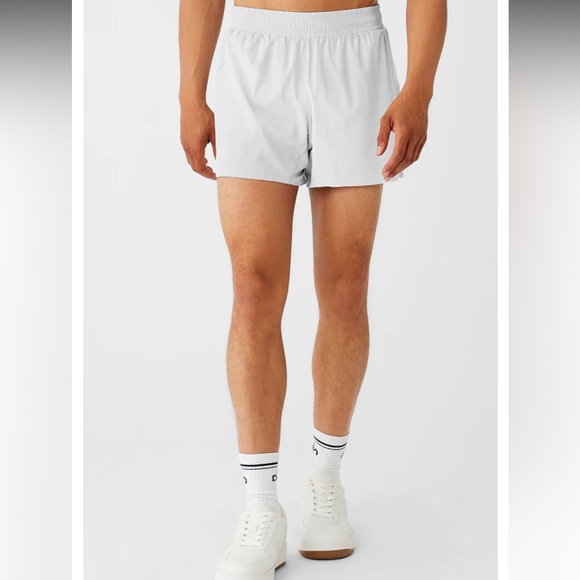 ALO Yoga Other - ALO yoga 5″ Adapt Running Short in Titanium Large